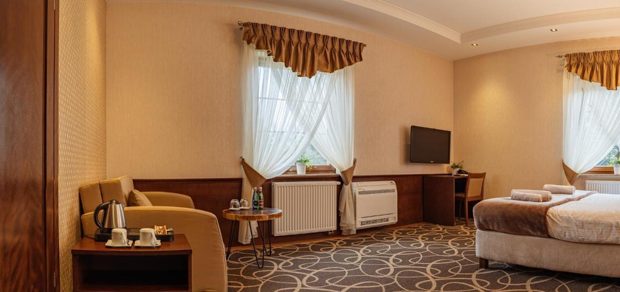 Kazimierówka Hotel Dwor Choiny מראה חיצוני תמונה