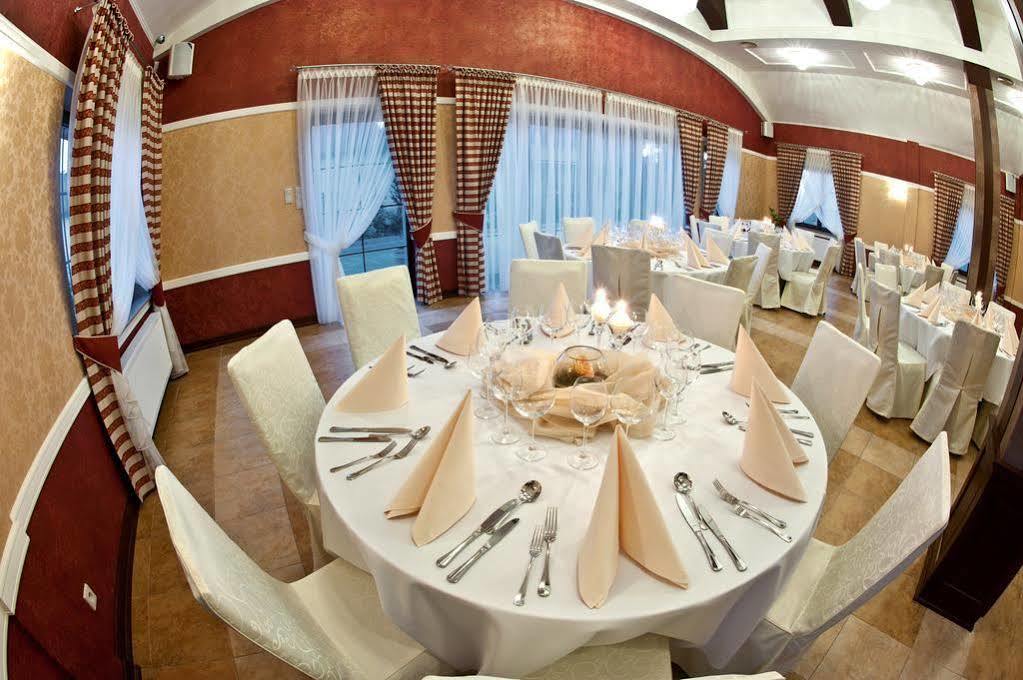 Kazimierówka Hotel Dwor Choiny מראה חיצוני תמונה