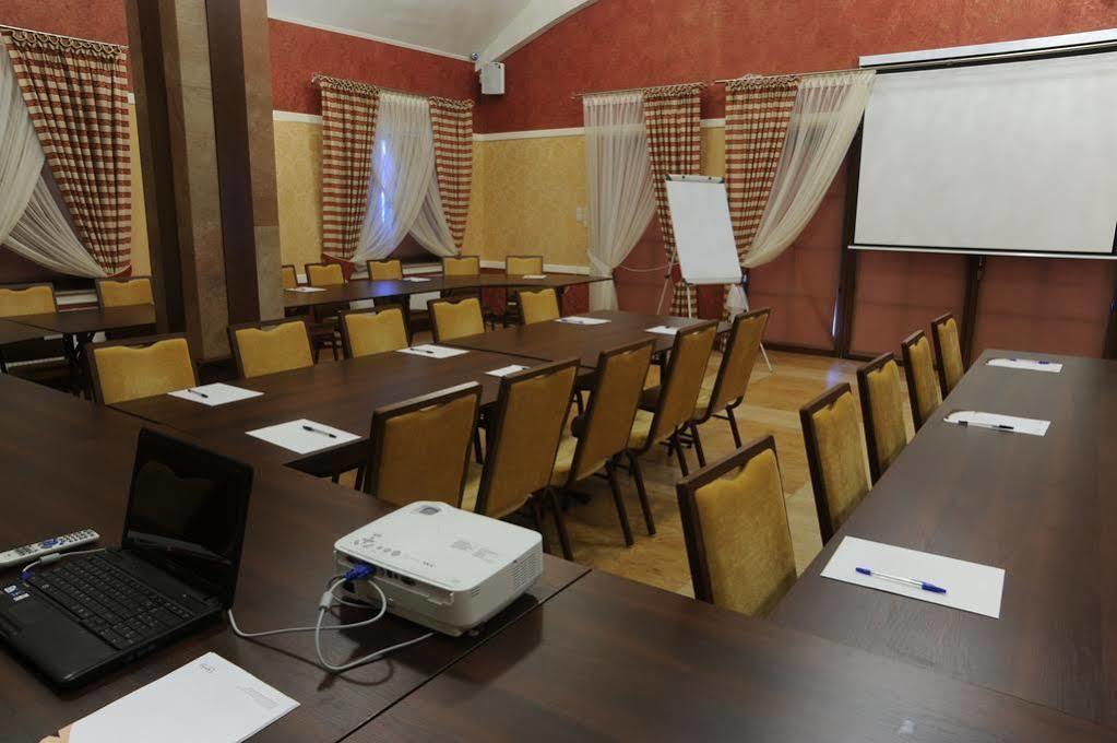 Kazimierówka Hotel Dwor Choiny מראה חיצוני תמונה
