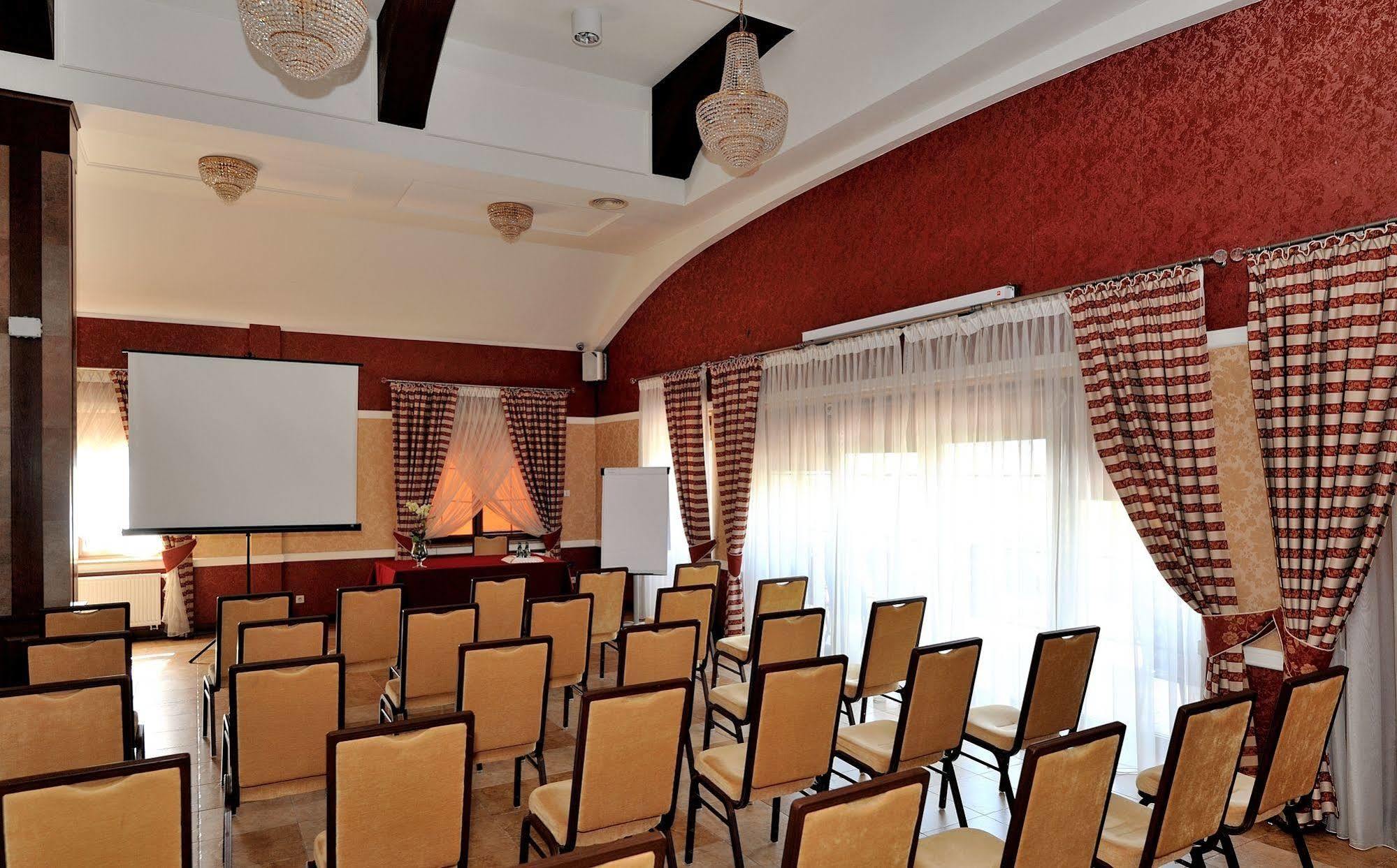 Kazimierówka Hotel Dwor Choiny מראה חיצוני תמונה