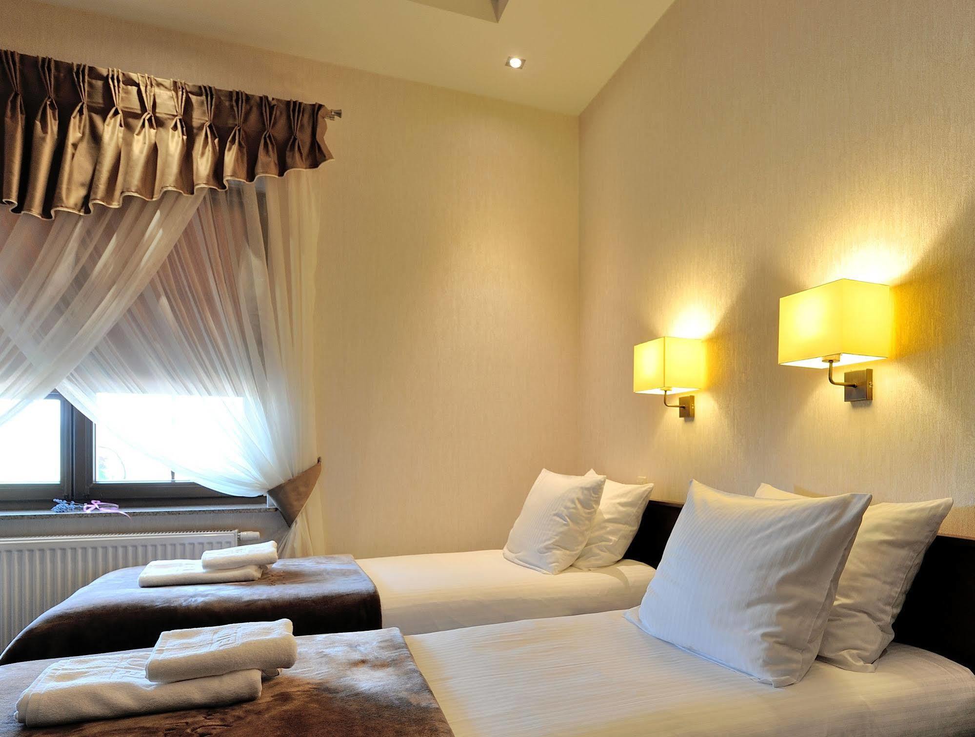 Kazimierówka Hotel Dwor Choiny מראה חיצוני תמונה