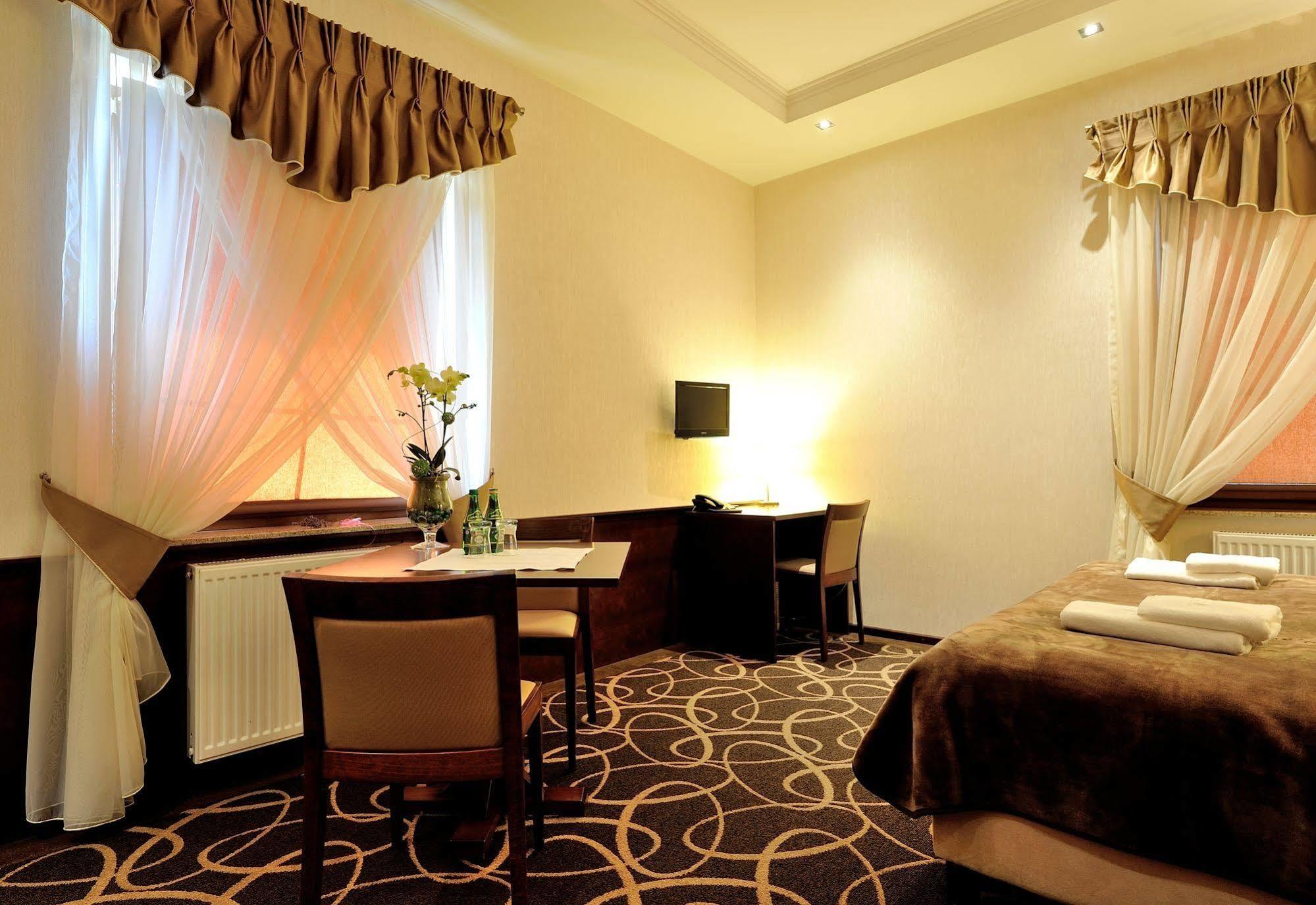 Kazimierówka Hotel Dwor Choiny מראה חיצוני תמונה