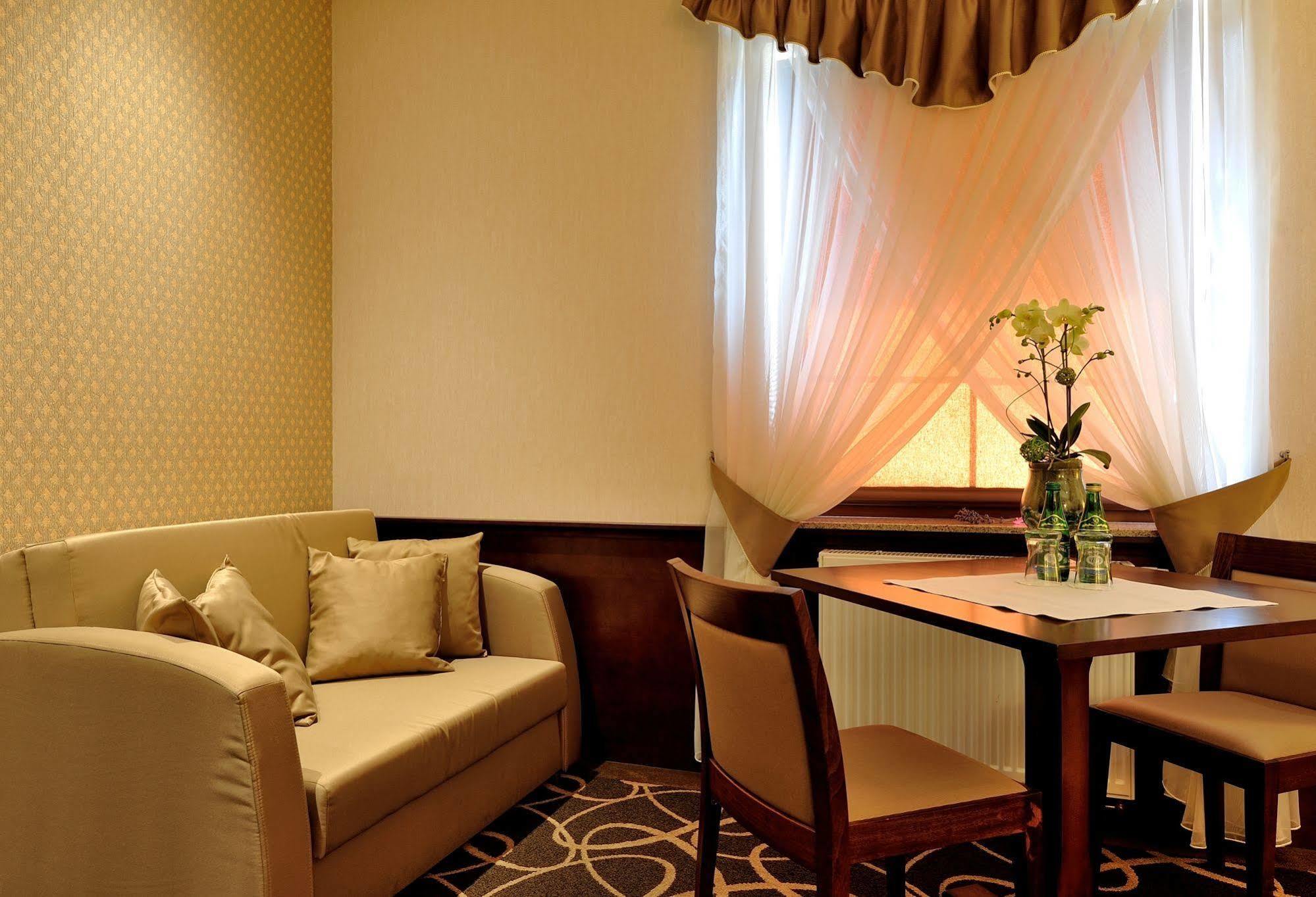Kazimierówka Hotel Dwor Choiny מראה חיצוני תמונה
