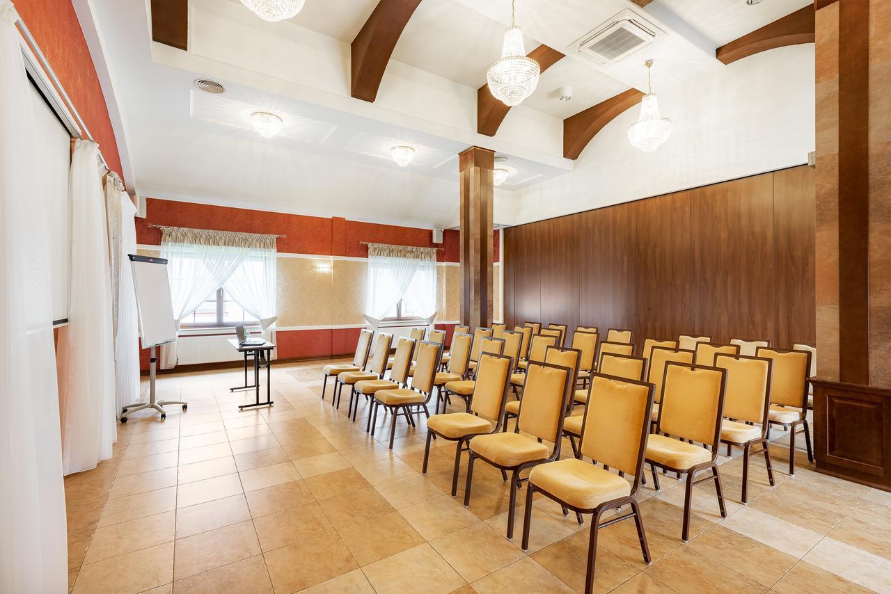 Kazimierówka Hotel Dwor Choiny מראה חיצוני תמונה