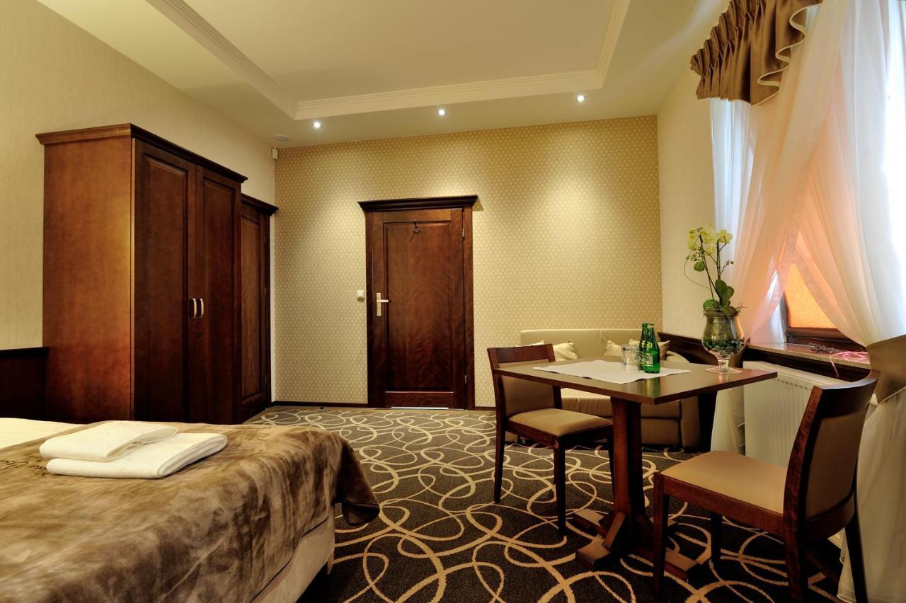 Kazimierówka Hotel Dwor Choiny מראה חיצוני תמונה