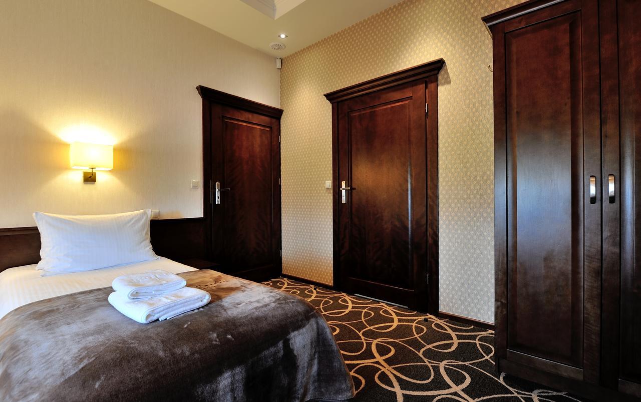 Kazimierówka Hotel Dwor Choiny מראה חיצוני תמונה