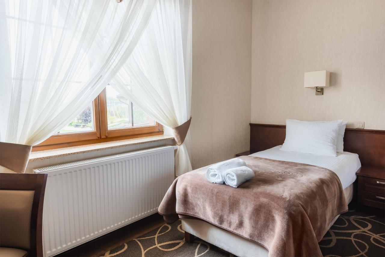Kazimierówka Hotel Dwor Choiny מראה חיצוני תמונה